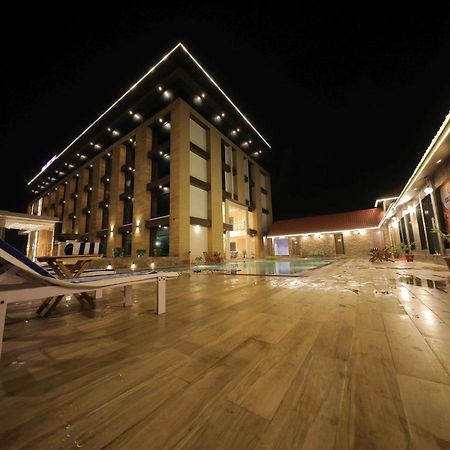 Sarovar Portico, Somnāth Екстериор снимка