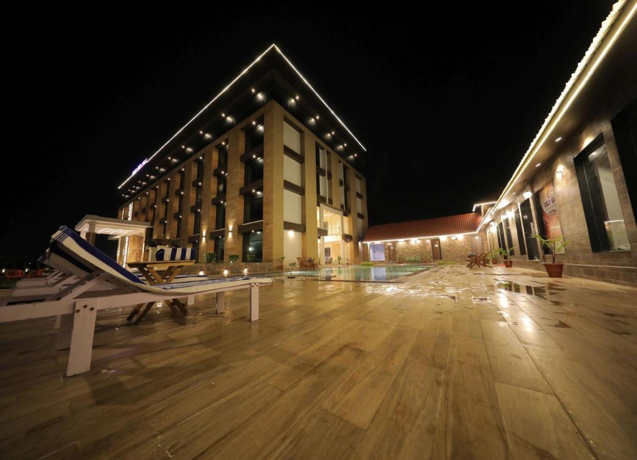 Sarovar Portico, Somnāth Екстериор снимка